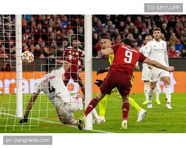 库尔图瓦三夺萨莫拉奖与门将金球奖上限解析