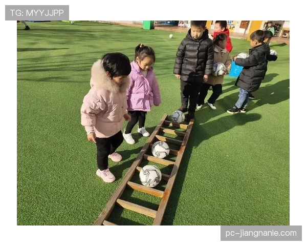 活球状态判罚规则拆解：裁判如何判断球权瞬间变化