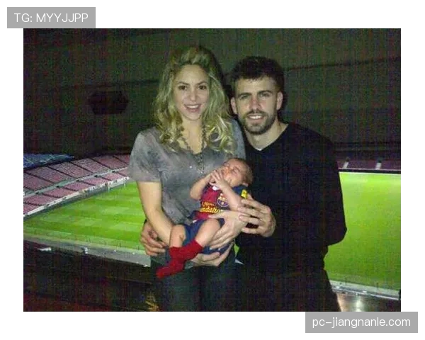 杰拉德·皮克居然这样用超豪车接孩子，日常也太像富豪大佬了吧？